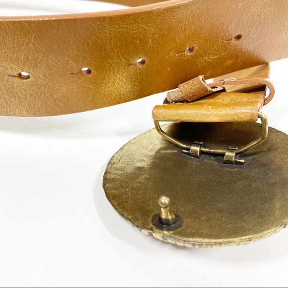 Leather BELT with large round metal buckle with jeweled detailing - Picture 6 of 6